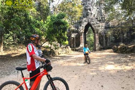 Angkor-Wat-and-Tonle-Sap-tour-by-bike-cycle