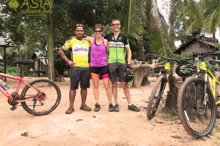 Banteay_Srei_Kbal_Spean-tour_by_bike